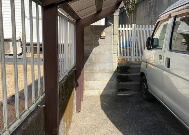 【内装】 | 玄関ポーチにおいて最も重視すべきと言っても良いのが広さです。適切な広さの玄関ポーチでないと外見的なバランスは崩れてしまいますし、何より使いにくくなってしまいますので、現地で実際に下見をしてみましょう！