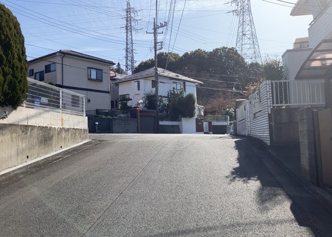 【展望】 | 桜や紅葉の名所に出かける人は多いと思いますが、家にいながら季節の移ろいを感じる生活を送りませんか？リビングや窓から見える景色が生活を彩るワンポイントに！現地から見える景色を堪能してみては如何でしょう。