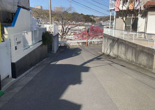 【展望】 | 眺望を気にして物件を探す場合、前面に建物が建っていないか現地で確認しましょう！前面に建物があると景色はもちろん、日当たりや風通しにも影響が出てきます。住んだ時のことを想像しながら現地見学をしましょう。