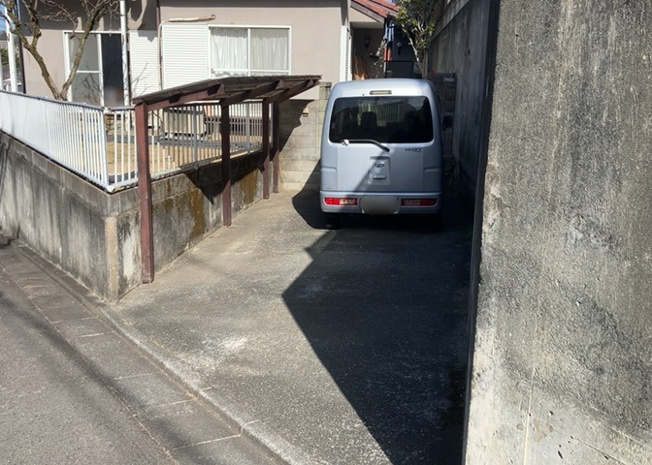 【駐車場】 | 駐車場と明記されていても、最小スペースでつくられた駐車場だと大型車は駐車できなかったり、出入りしにくくなったりする可能性があります。お車のサイズと購入したい物件の駐車場のサイズを現地で確認しましょう。
