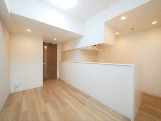 Ｐａｒｖｉｓ　Ｆｌｏｒａ　Ｔｓｕｒｕｍｉの居間・リビング