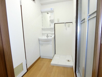 【洗面所】 | スカイマンションＡ棟 | ゆったりとスペースのある洗面所