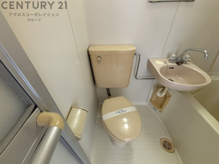 浴室内にトイレがあります♪