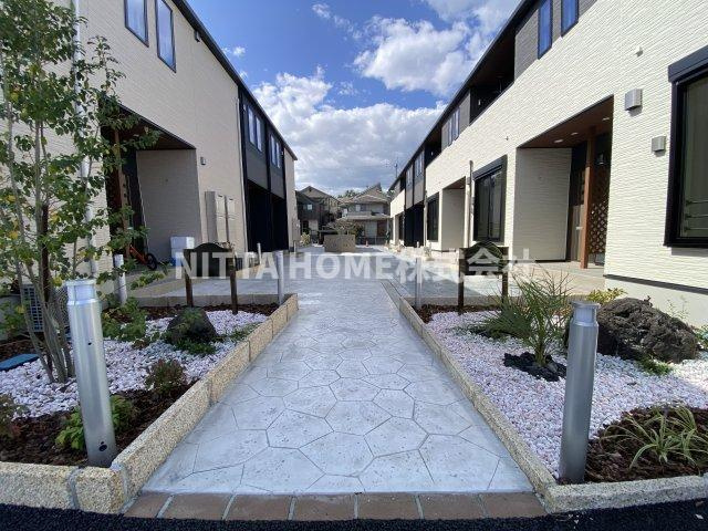 フォレストＤの居間・リビング|リビングルームは１１．１帖でカウンターキッチン付きです★