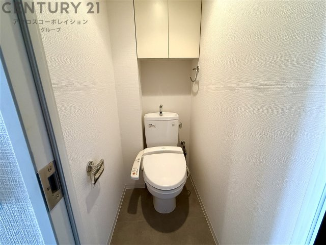 温水洗浄便座機能付きのトイレです♪