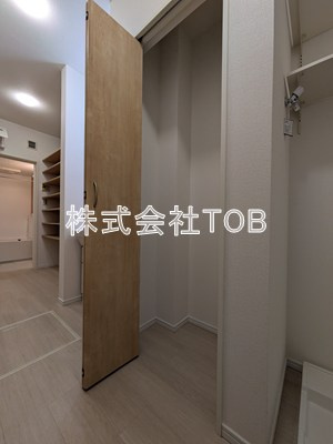 【内装】 | MOK-TERRACE 358 | 廊下収納