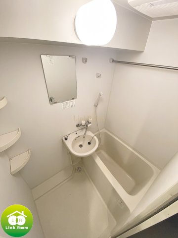 ファーストプレイス菊川の浴室