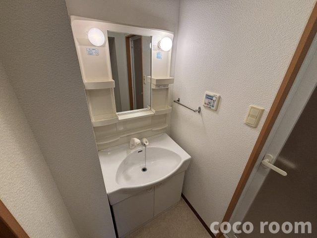 ボンドの独立洗面台