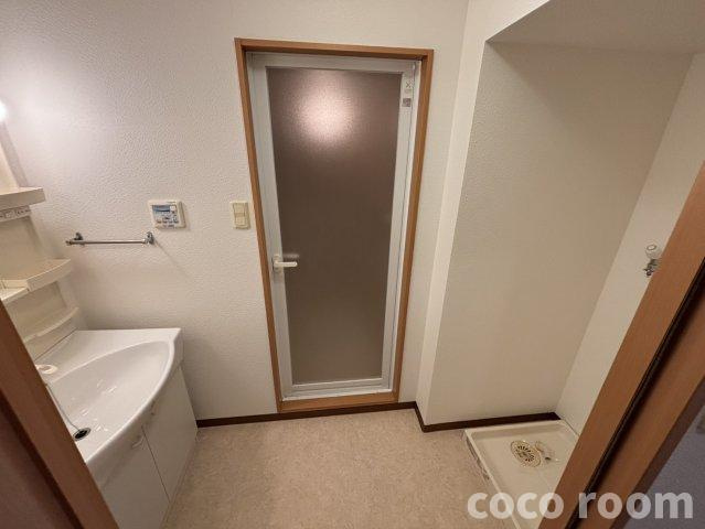 ボンドの洗面所