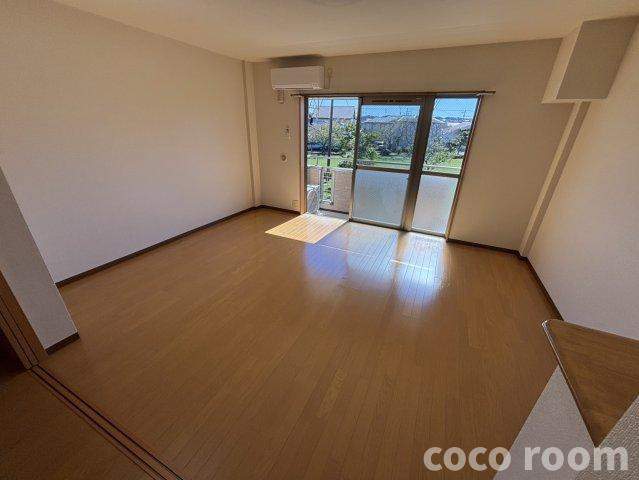 ボンドの居間・リビング