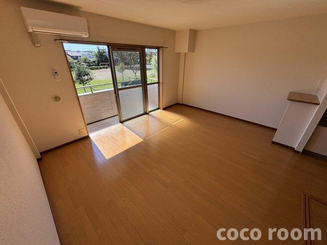 ボンドの居間・リビング