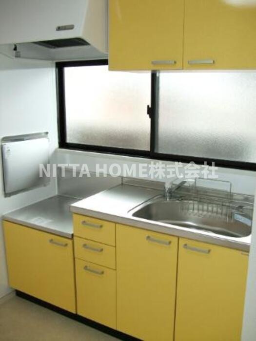 アーバンライフ多田館のキッチン|上下収納付きのオープンキッチンです◇