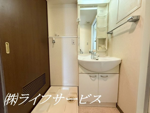 【洗面所】 | リーガル新大阪第６ | 洗面室／洗濯パン／シャワー付の洗面化粧台です！