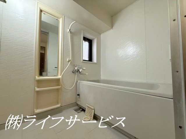 【浴室】 | リーガル新大阪第６ | 浴室／窓有の浴室となっております！