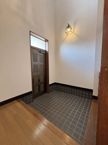 片瀬山戸建の玄関