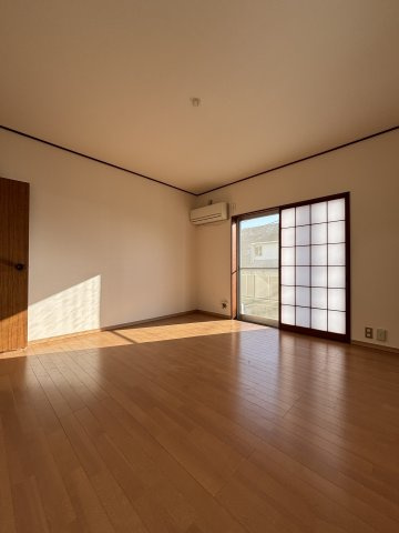片瀬山戸建の洋室