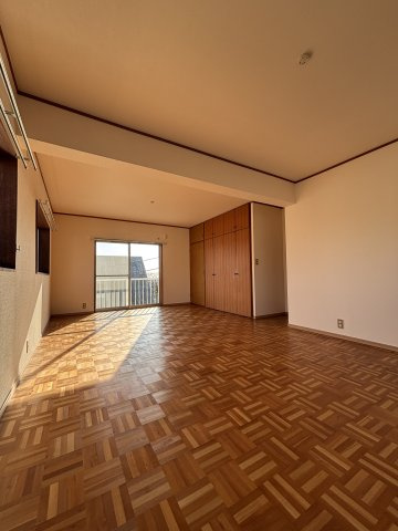 片瀬山戸建の洋室