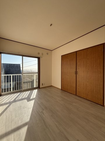 片瀬山戸建の洋室