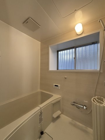 片瀬山戸建の浴室