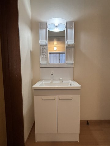 片瀬山戸建の洗面所