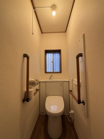 片瀬山戸建のトイレ