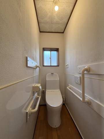 片瀬山戸建のトイレ