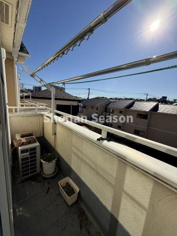【現地画像あり！】座間市栗原中央3丁目　中古戸建　28.35坪のバルコニー|１日の日照時間が長く、洗濯物もしっかり乾く南バルコニーです。