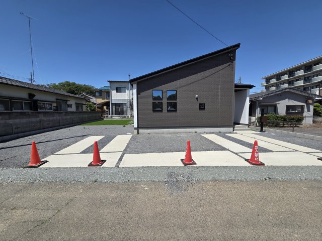 新築　太田市高林南町　GRAFARE　1号棟の駐車場|現地写真　駐車スペースは並列2台+1台分可能です！

