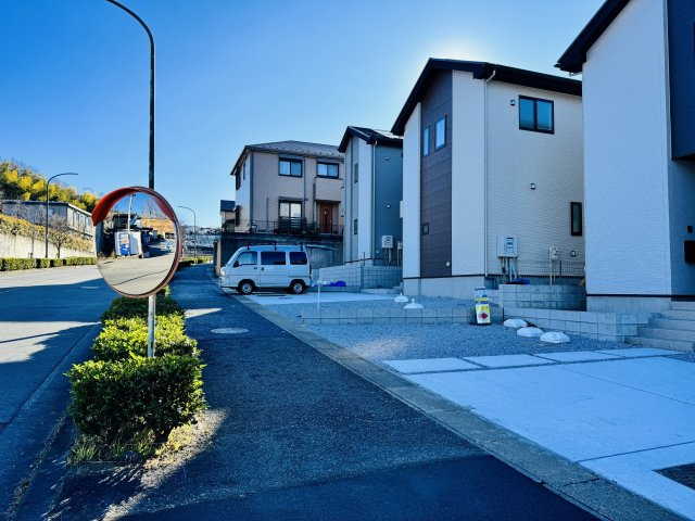 八王子市　兵衛　新築未入居戸建て　１期の前面道路含む現地写真|～北側16ｍ道路に面しています～