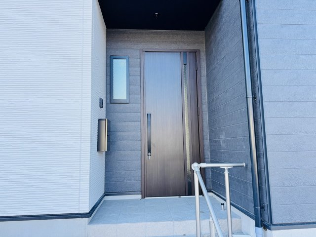 八王子市　兵衛　新築未入居戸建て　１期の玄関|～玄関は安心のWロックキーを採用～