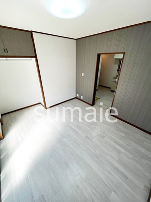 ローズハイツの居間・リビング