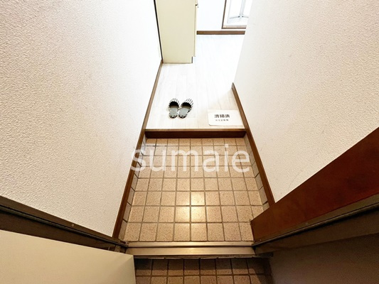 ローズハイツの玄関