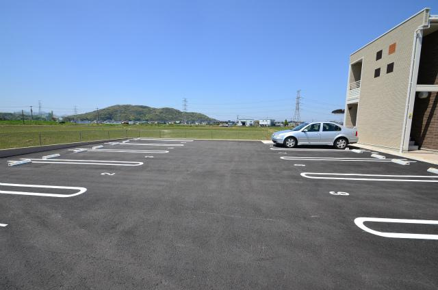 遠賀郡遠賀町大字別府のアパートの駐車場