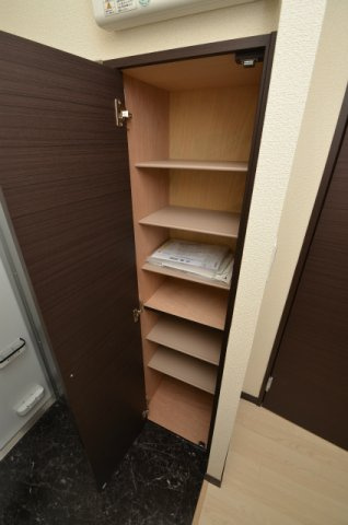 遠賀郡水巻町頃末南３丁目のアパートの玄関