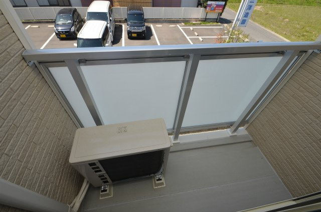 遠賀郡水巻町頃末南３丁目のアパートのバルコニー