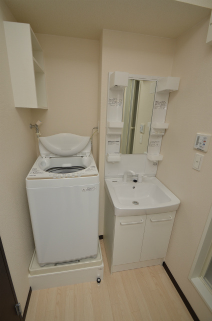 遠賀郡水巻町頃末南３丁目のアパートの洗面所