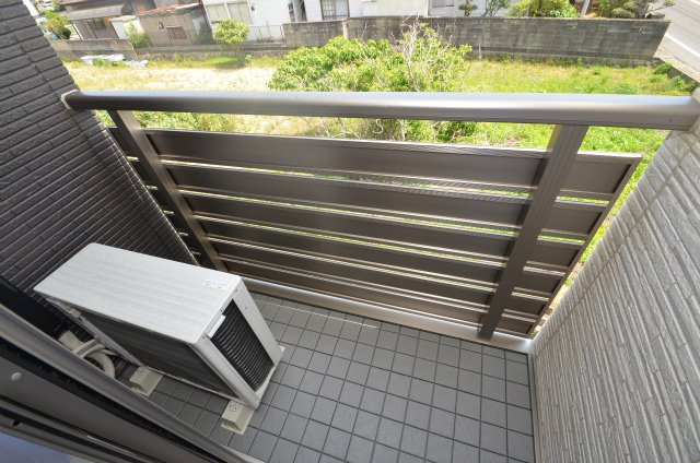 遠賀郡水巻町伊左座５丁目のアパートのバルコニー
