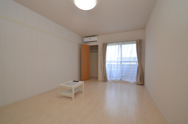 遠賀郡水巻町伊左座５丁目のアパートの居間・リビング