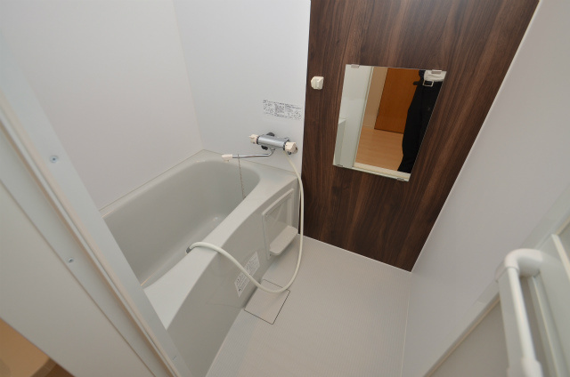 遠賀郡水巻町伊左座５丁目のアパートの浴室