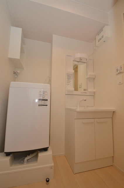 遠賀郡水巻町伊左座５丁目のアパートの洗面所