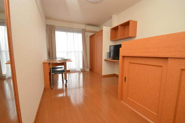 遠賀郡遠賀町大字今古賀のアパートの居間・リビング