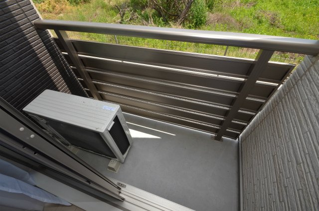 遠賀郡水巻町伊左座５丁目のアパートのバルコニー