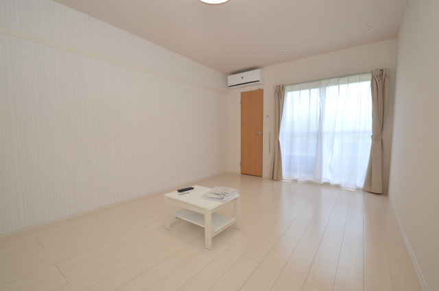 遠賀郡水巻町伊左座５丁目のアパートの居間・リビング