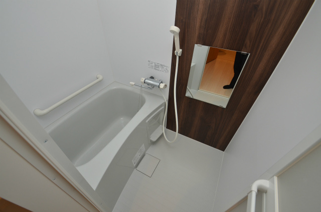 遠賀郡水巻町伊左座５丁目のアパートの浴室