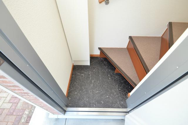 遠賀郡水巻町吉田南２丁目のアパートの玄関