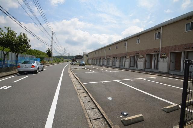 遠賀郡水巻町吉田南２丁目のアパートの駐車場