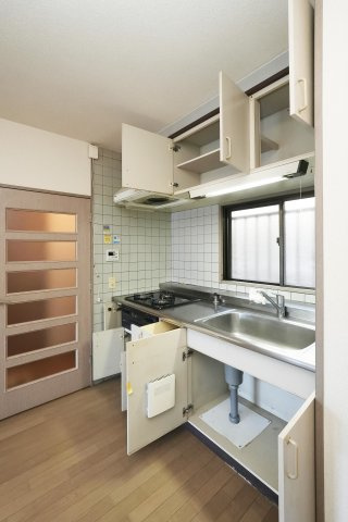 ダイナコート折尾Ⅱ　2階のキッチン|現状優先になります。