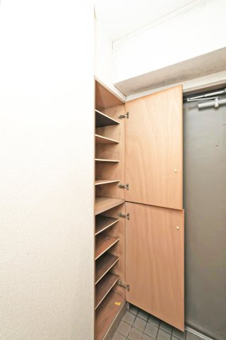 ダイナコート折尾Ⅱ　2階の収納|現状優先になります。