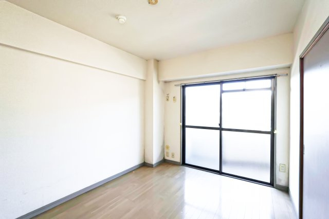 ダイナコート折尾Ⅱ　2階の洋室|現状優先になります。