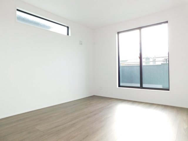 名古屋市中川区中須町字藤六の新築一戸建の洋室|◇２階洋室◇　　南面で明るい洋室７．０帖　ウォークインクローゼット完備♪　バルコニー利用可！